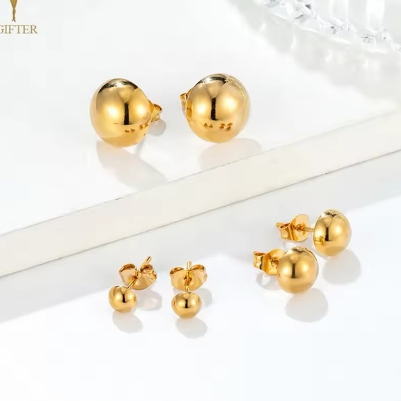 NWT Set of 3 Stud Earrings in Gold Tone - Picture 1 of 8